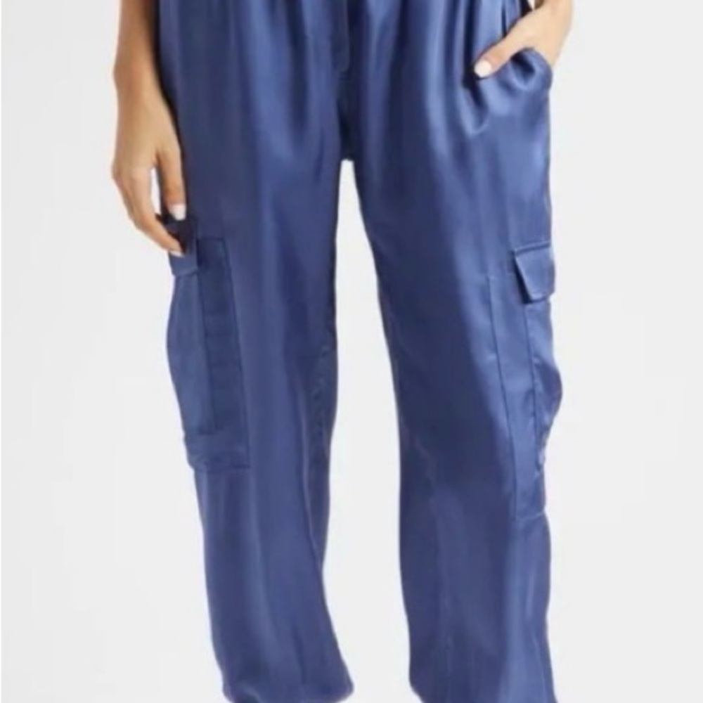 Cinq a Sept Holly Ruffle Sleeve Zip up Jacket & Giles Jogger pant Set - Picture 6 of 8